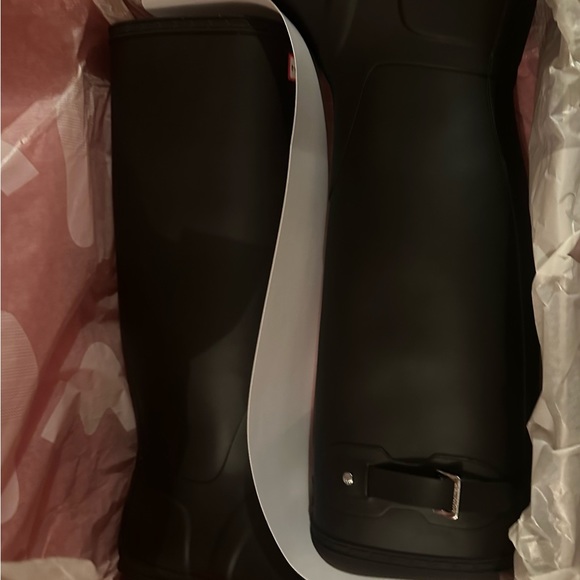 BRAND NEW IN BOX Hunter Boots
Women’s Original Adjustable Tall Rain Boot - Picture 3 of 7